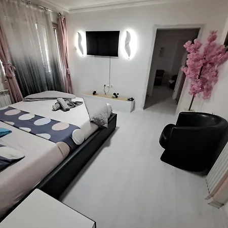 Lux 斯科普里